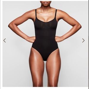 SKIMS sculpting bodysuit -Onyx